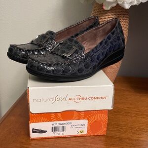 NWT NATURAL SOUL ALL THRU COMFORT Westley Grey Croc Loafers Shoes Size 5M